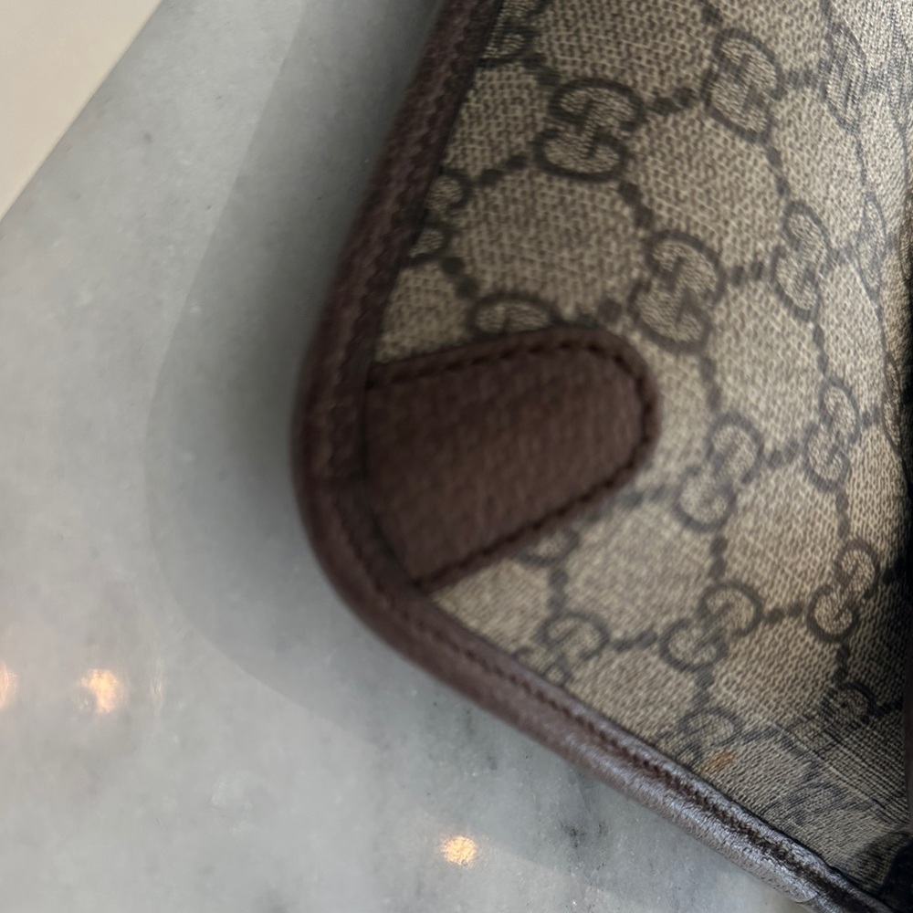 Gucci Beige Monogram Shoulder Bag with Green and Red Strap - Picture 3 of 6